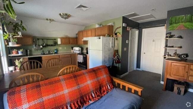 Building Photo - 3 Middle St Unit 2nd Floor Rental