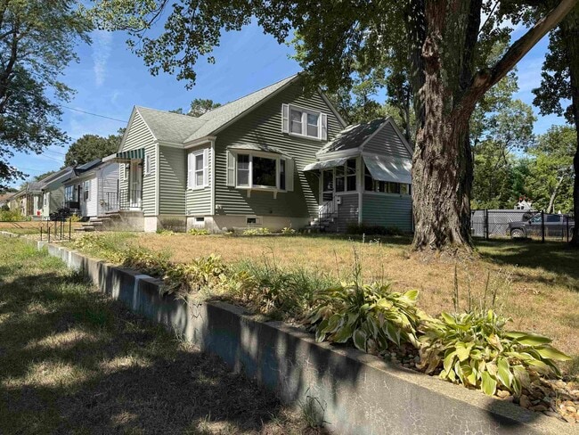Building Photo - 534 Vinton St Rental