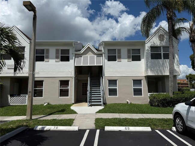 Building Photo - 17500 NW 67th Pl Unit M-4