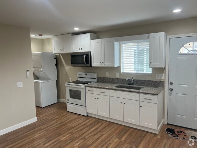 Building Photo - 13649 Hartsville St Rental