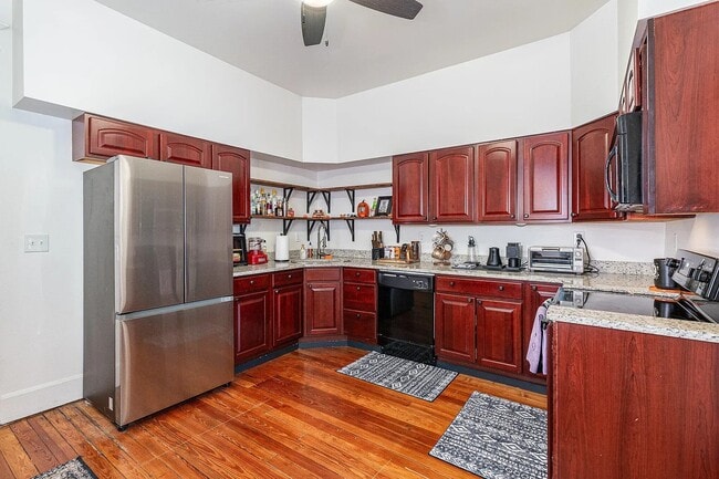 Photo - 251 W 8th St