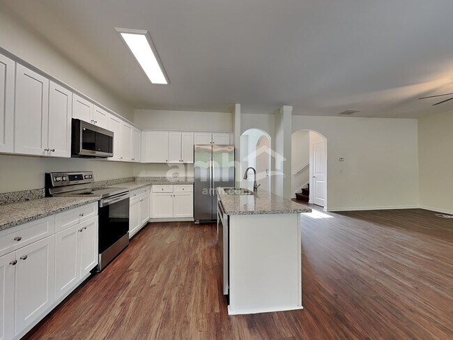 Photo - 351 Shady Glen