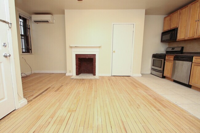 Large, Bright 1 bdrm @ 15th & Spruce- Ritt...