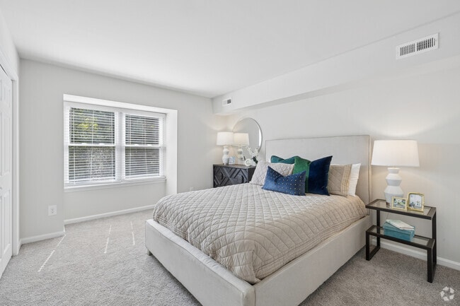 The Cambridge - 2BR, 1BA - 1,000SF - Primary Bedroom