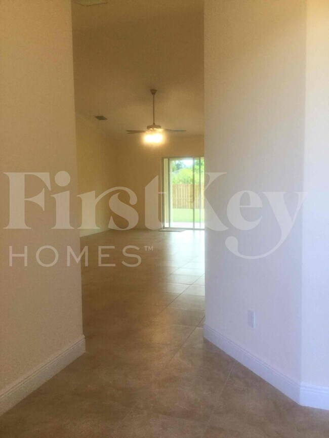 1352 SW Oriole Ln House House Rental in Port Saint Lucie, FL