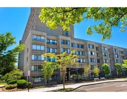 Building Photo - 1731 Beacon St Unit 305 Rental