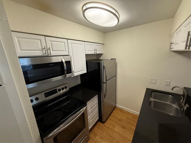 Building Photo - 2207 Leon St Unit 109 Rental