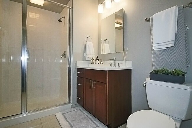 Photo - 533 N McClurg Ct