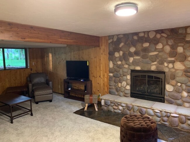 Photo - 9818 E 200 S