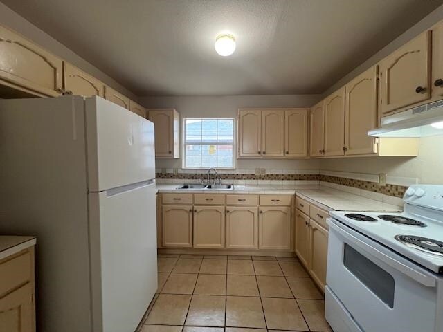 Photo - 408 Badajoz Ln