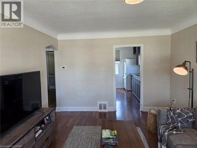 Photo - 122 E 25th St