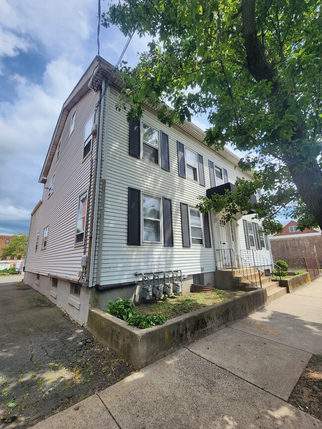 Photo - 17 Brown St Apartments Unit 2R