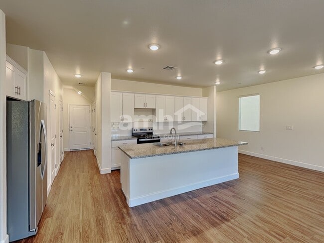 Photo - 96 Cabaletta Ln