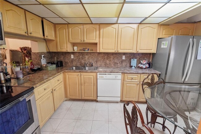 Photo - 6556 Racquet Club Dr