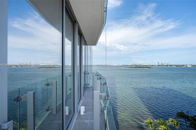 Building Photo - 700 NE 26th Terrace Unit 904