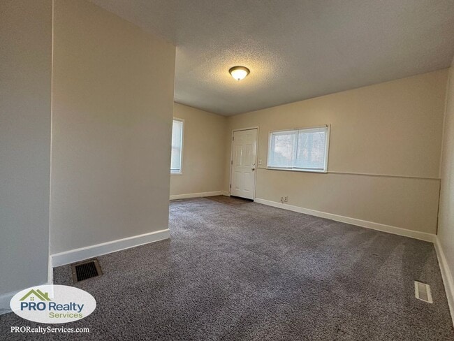 Photo - 423 NE Taylor St