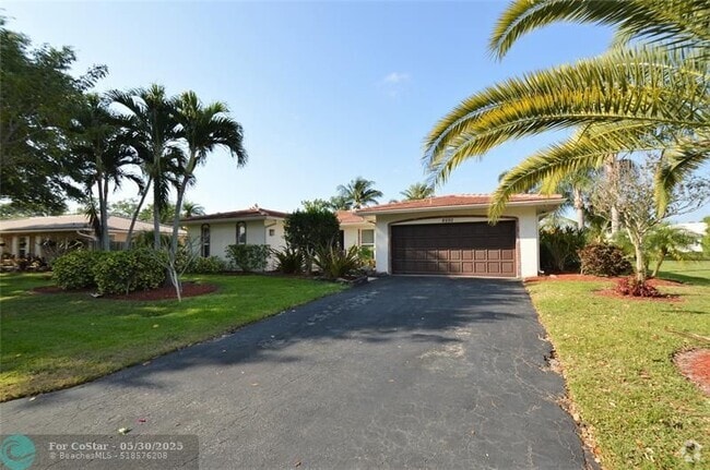 Building Photo - 8592 NW 7th St Rental