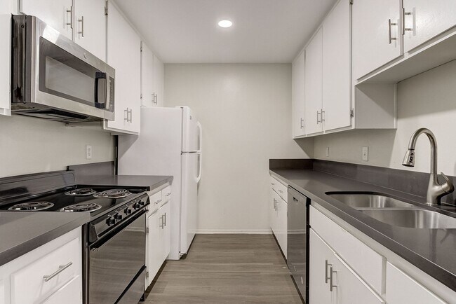 Photo - 747 Gayley Ave