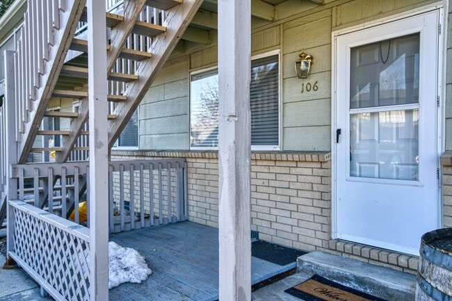 Photo - Bright End-Unit Condo – 2 Bed/1 Bath, Single-Level, No Stairs!