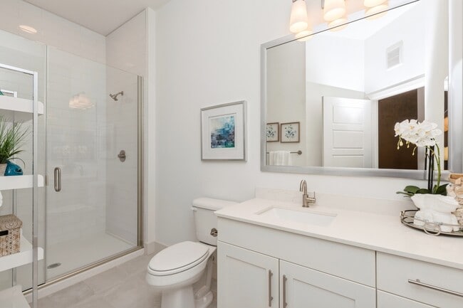 Photo - 555 Lakeview Pkwy