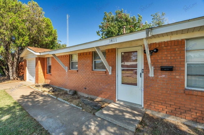 Photo - 1411 Phoenix Dr