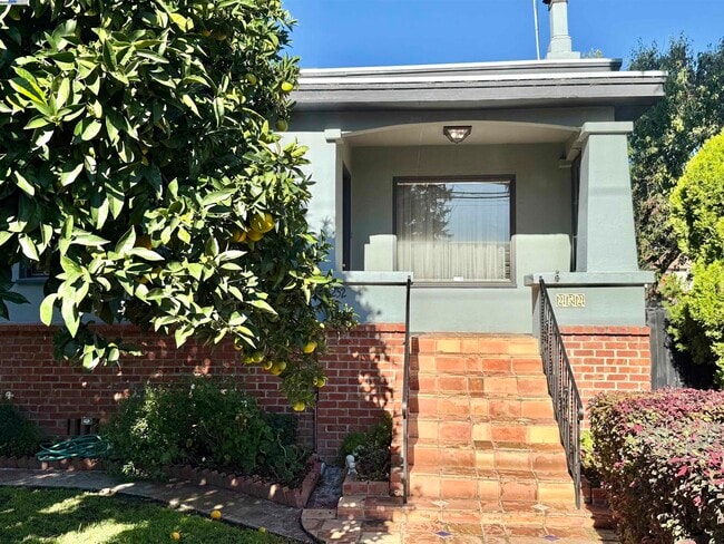 Photo - 252 Stoakes Ave