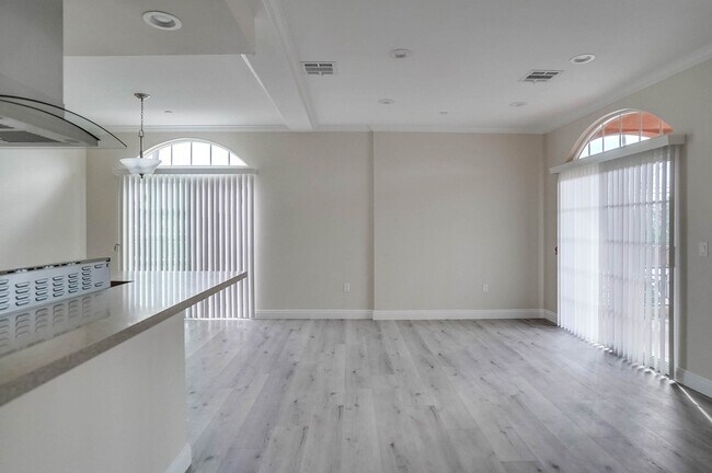 501 E 99 St