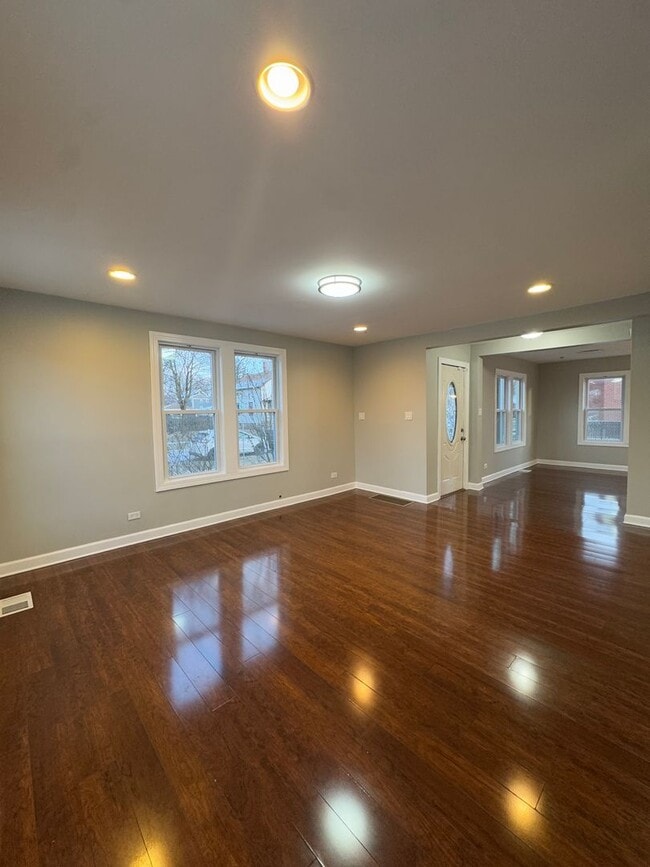 Photo - Beautiful 3-bedroom house for Rent AVAILABLE NOW!!