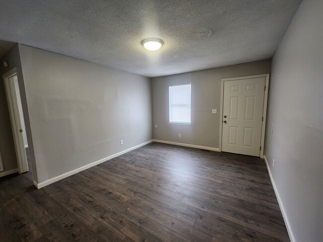 Photo - 20 Rossfield Cv Unidad R