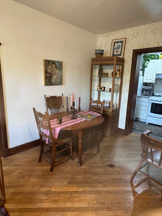 Photo - 811 E College St