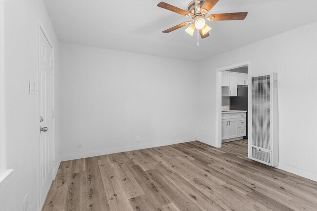 Photo - 2652-2728 E 15th Street Unidad 2726