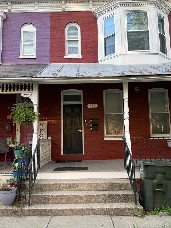 Photo - 737 Linden Ave