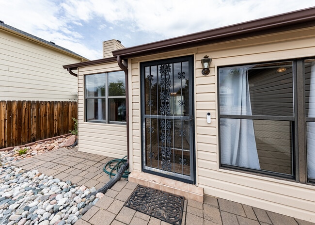 Photo - 838 Daffodil St