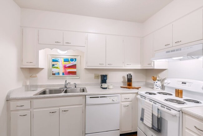Waterford Square Apartment Homes