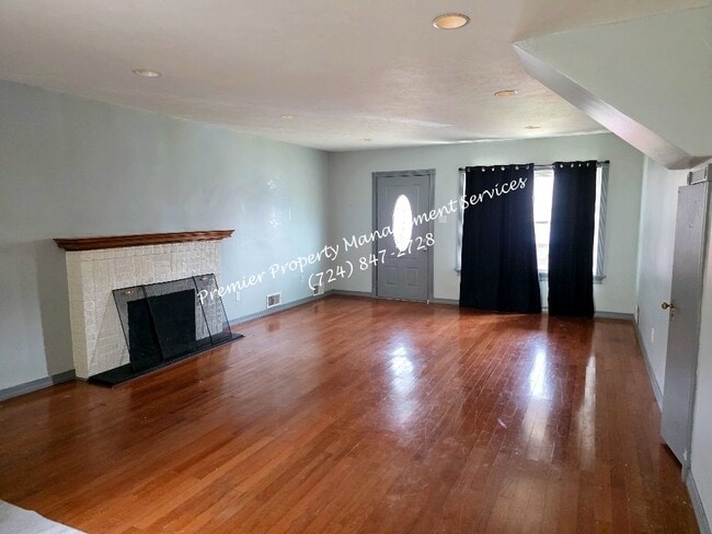 Photo - 911 4th Ave