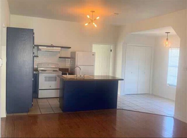 Photo - 402 S Cherry St