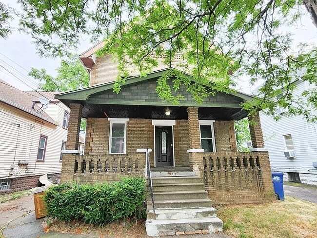 Building Photo - 2117 Halstead Ave