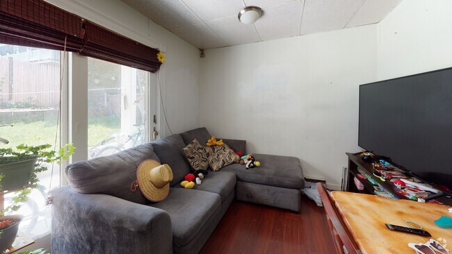 Building Photo - 23 Endicott Ave Unit 1R Rental