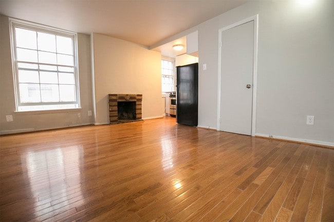 Building Photo - 927 Pine St Unit 303
