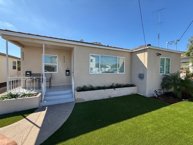 Newly Renovated 5 bedroom house! - Newly Renovated 5 bedroom house!