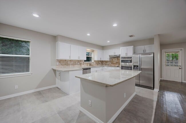 Photo - 4 Bedroom, 3 Bath Home Gorgeously Remodeled