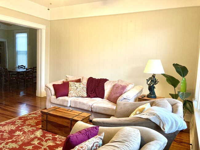 Photo - 222 E 18th St