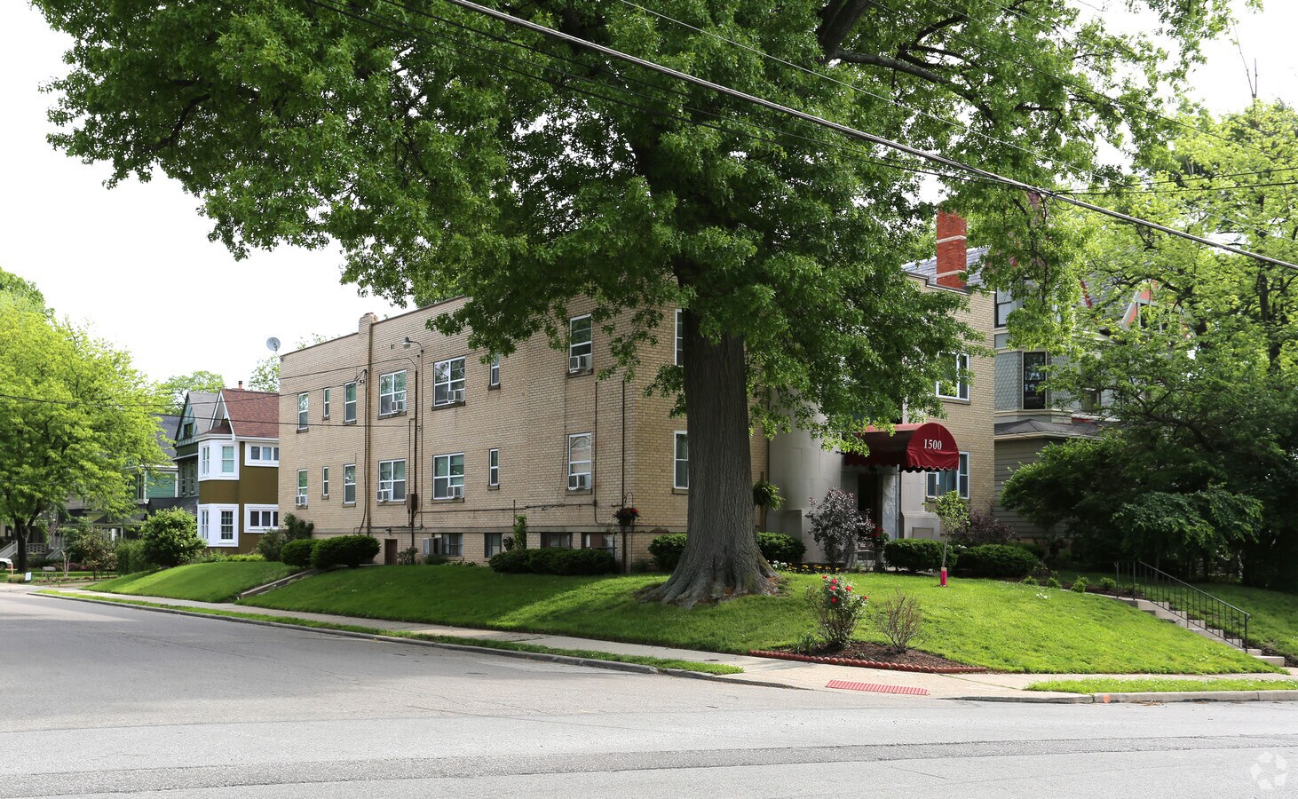 Photo - 1500 E McMillan St