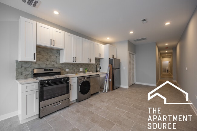 Photo - 5418 W Belmont Ave Unit 1