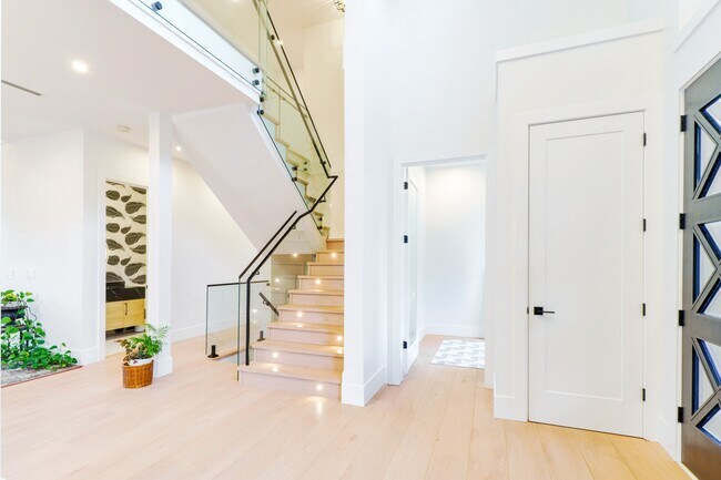 Photo - 2485 Guilford Dr Unité Upper