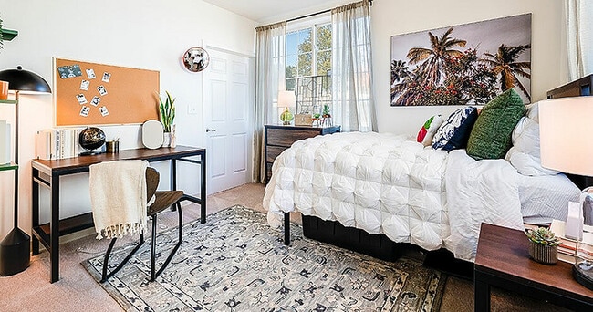 Model-Bedroom-03-The-Hills-Southview-Harrisonburg-VA - The Hills Southview Apartments