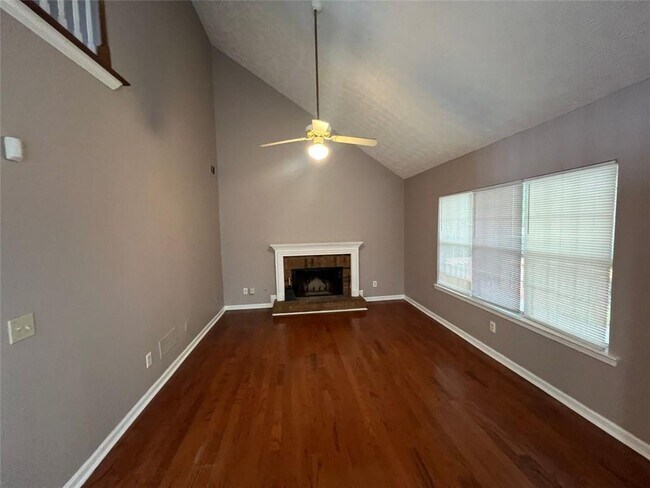 Photo - 815 Ahearn Ct