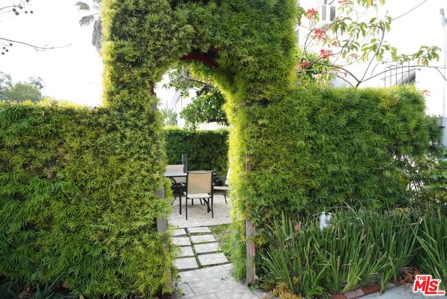 Photo - 8361 Blackburn Ave Unidad 1/2