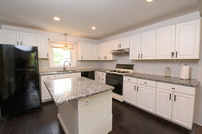 Photo - 4 Bedroom Colonial Home in Williamstown