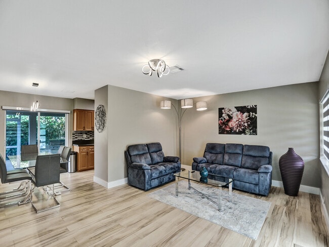 Photo - 491 SE 23rd Ave